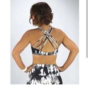 Onzie hot yoga mudra tie dye criss cross back lined sport bra size s/m